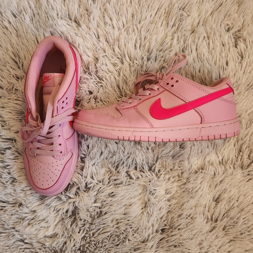 Nike Dunk Low Triple Pink